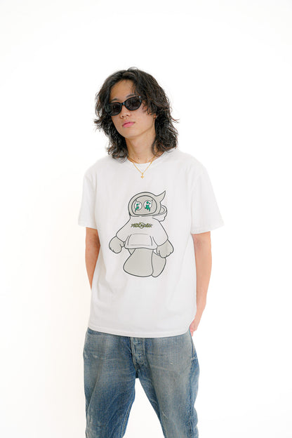 "cryeyez" T-SHIRT